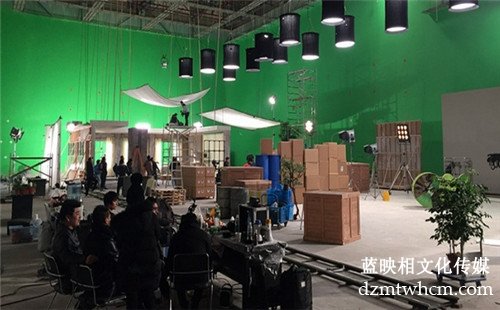如何在夜間進(jìn)行個人創(chuàng)意宣傳片制作？