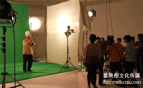 北京藍(lán)映相文化傳媒給您介紹廣告片拍攝鏡頭的組接方法